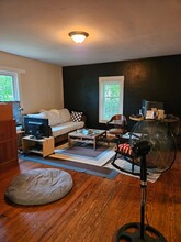 303 N 4th St in Brighton, MI - Foto de edificio - Building Photo