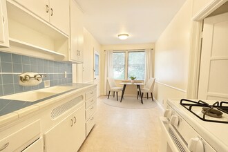 8262 Blackburn Ave in Los Angeles, CA - Foto de edificio - Building Photo