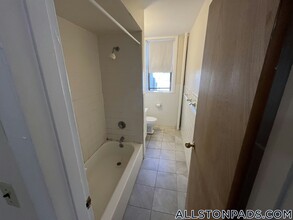 1133 Commonwealth Ave in Boston, MA - Building Photo - Building Photo
