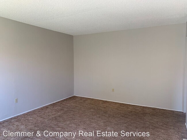 2205 Westholme Blvd in Bakersfield, CA - Building Photo - Building Photo