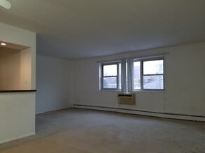 1447 W Touhy Ave, Unit 302 in Chicago, IL - Foto de edificio - Building Photo