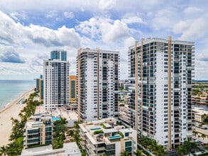 Quadomain Valencia Tower in Hollywood, FL - Building Photo - Building Photo