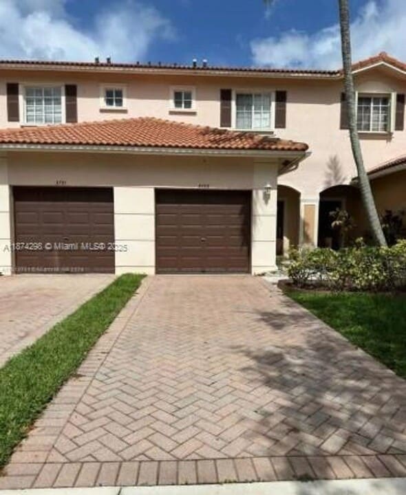 5753 Isles Cir in Tamarac, FL - Building Photo