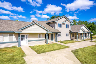 Pinewood Village Townhomes in Waukee, IA - Building Photo