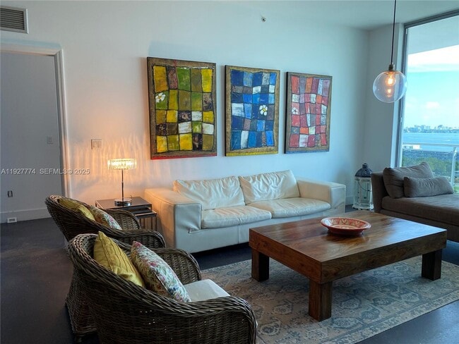 7901 Hispanola Ave in North Bay Village, FL - Foto de edificio - Building Photo