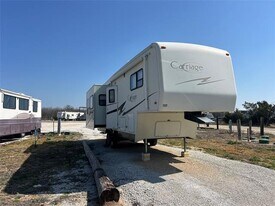 433 HCR 2105 Loop N in Whitney, TX - Building Photo