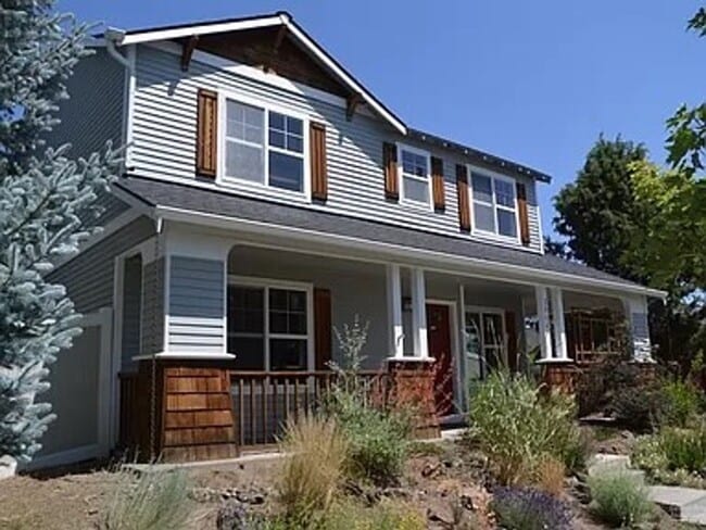 20668 Cherry Tree Ln in Bend, OR - Building Photo - Building Photo