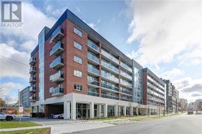308-308 Lester St