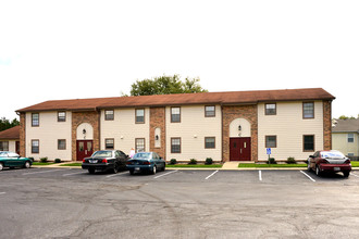 Stonecrest Apartments in Fortville, IN - Foto de edificio - Building Photo