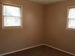 2511 Rockhurst Rd in Salina, KS - Building Photo - Building Photo