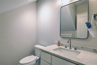 137 Rosebriar Ave in South Kingstown, RI - Building Photo - Building Photo