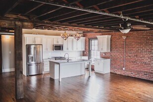 1200 Commerce St, Unit 4 in Lynchburg, VA - Building Photo