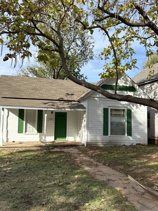 607 N Broad St in Guthrie, OK - Building Photo