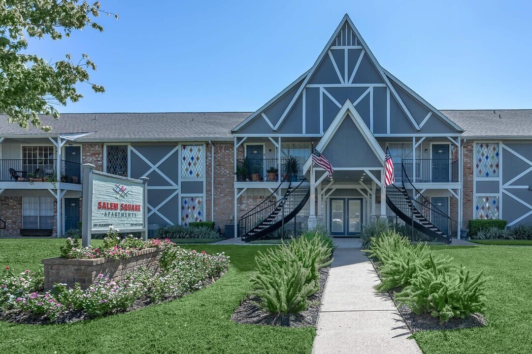 Salem Square Apartments in Friendswood, TX - Building Photo