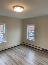 219 Albion St, Unit 3 in Wakefield, MA - Foto de edificio - Building Photo