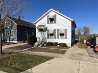 908 Solfisburg Ave in Aurora, IL - Foto de edificio - Building Photo