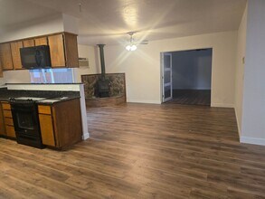 1202 SW Viola Dr in Grants Pass, OR - Building Photo - Building Photo