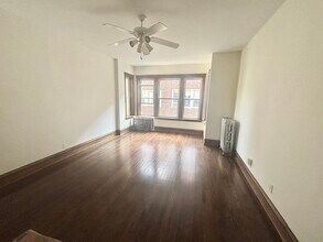 4866 N Ashland Ave, Unit 2E in Chicago, IL - Building Photo - Building Photo