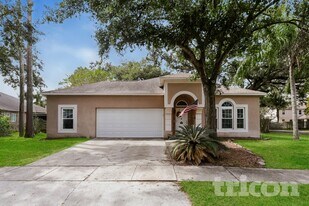 5901 Erhardt Dr in Riverview, FL - Building Photo