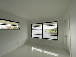 18900 NE 14th Ave in Miami, FL - Building Photo - Building Photo