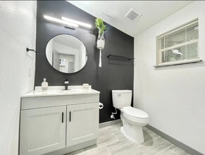 1221 Corbett Ln in Orlando, FL - Foto de edificio - Building Photo