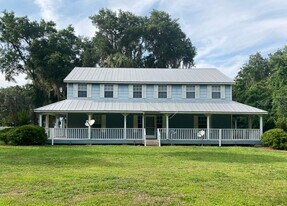5601 Ave H in McIntosh, FL - Building Photo