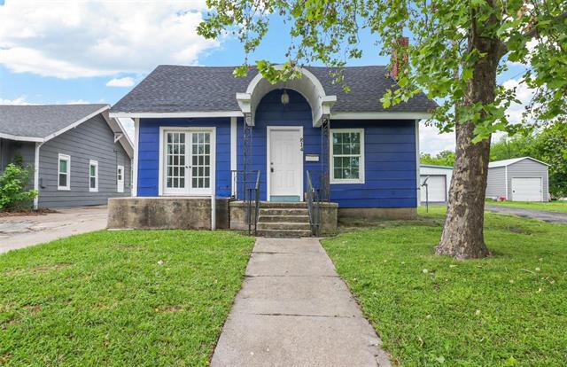 property at 814 N Walnut St