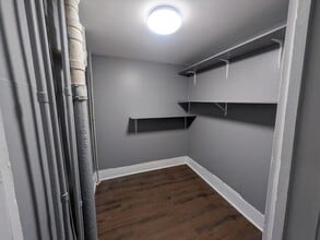 13-15-15 Walnut St, Unit 3 in Claremont, NH - Foto de edificio - Building Photo