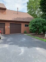 152 Wintergreen Way, Unit 152 in Rochester, NY - Building Photo