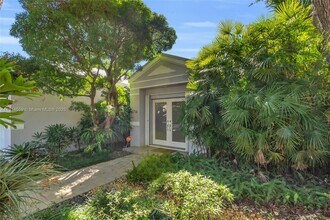 5794 SW 76th Terrace in South Miami, FL - Building Photo - Building Photo