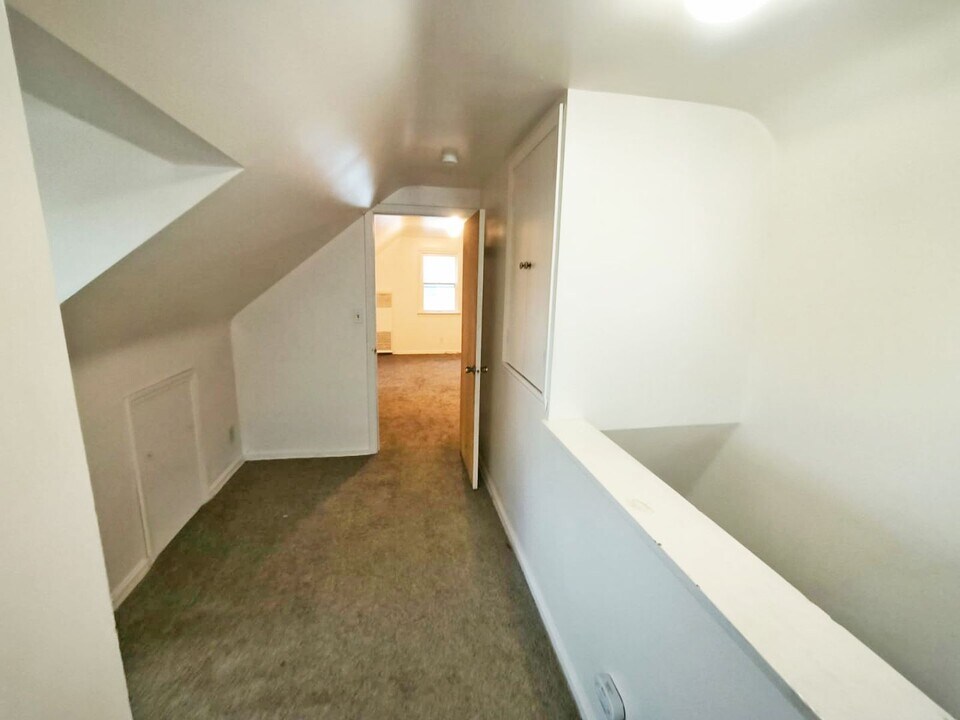 21304 Hansen Rd in Maple Heights, OH - Building Photo