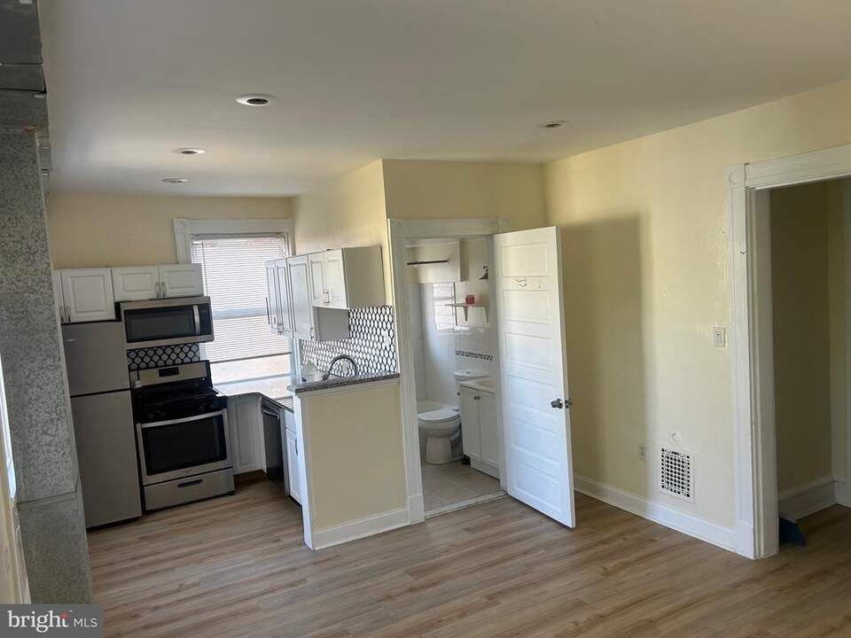 1127 S 48th St in Philadelphia, PA - Building Photo