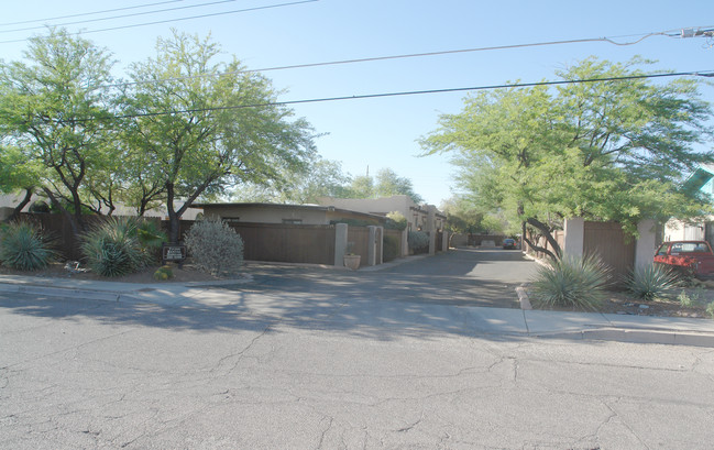 Hedrick Casitas in Tucson, AZ - Building Photo - Building Photo