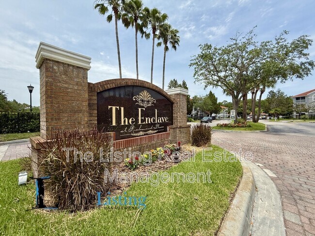 18001 Richmond Pl Dr in Tampa, FL - Building Photo - Building Photo