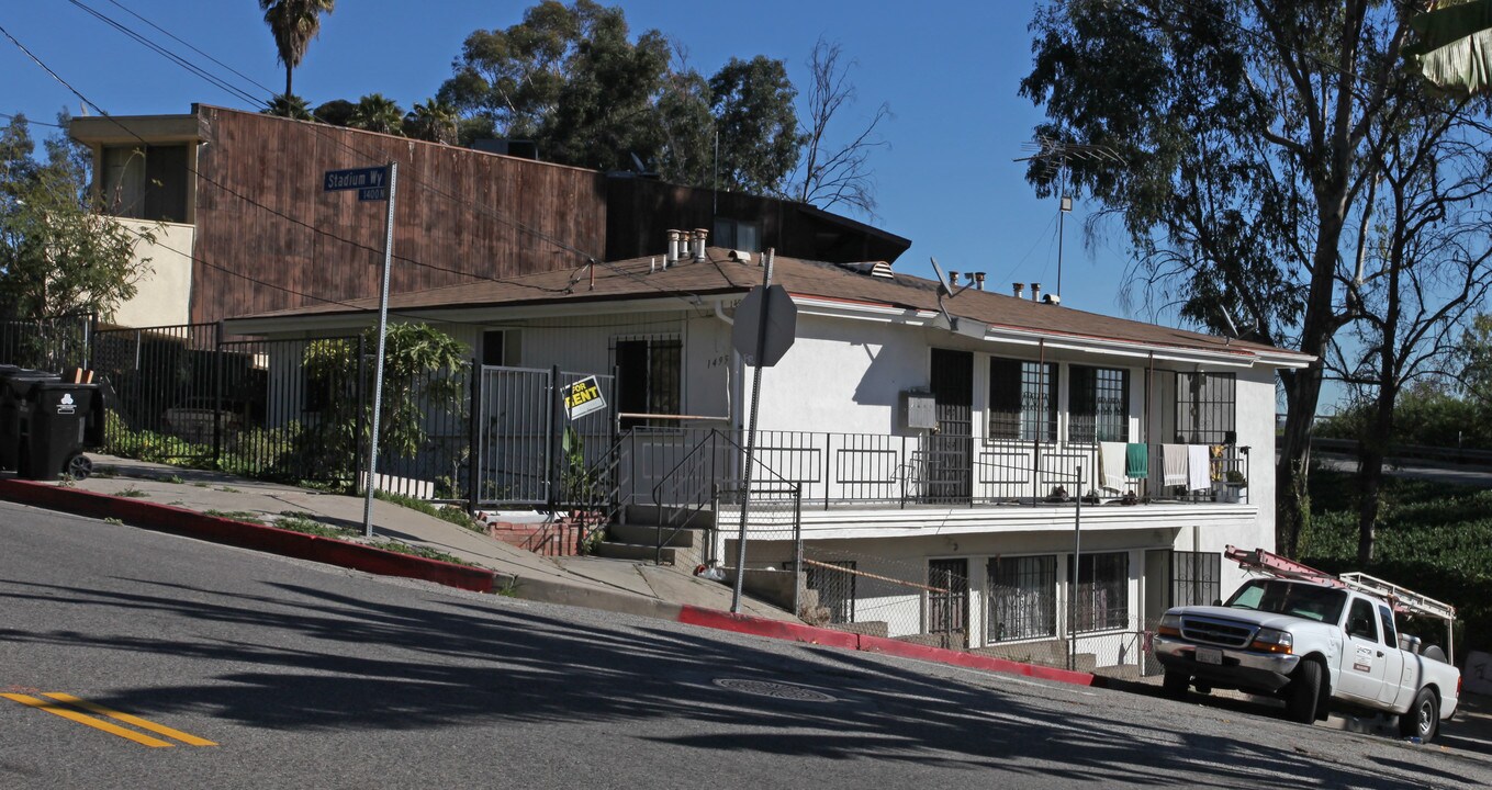 1495 Stadium Way in Los Angeles, CA - Foto de edificio