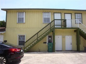 1633 W 28th St in Riviera Beach, FL - Building Photo