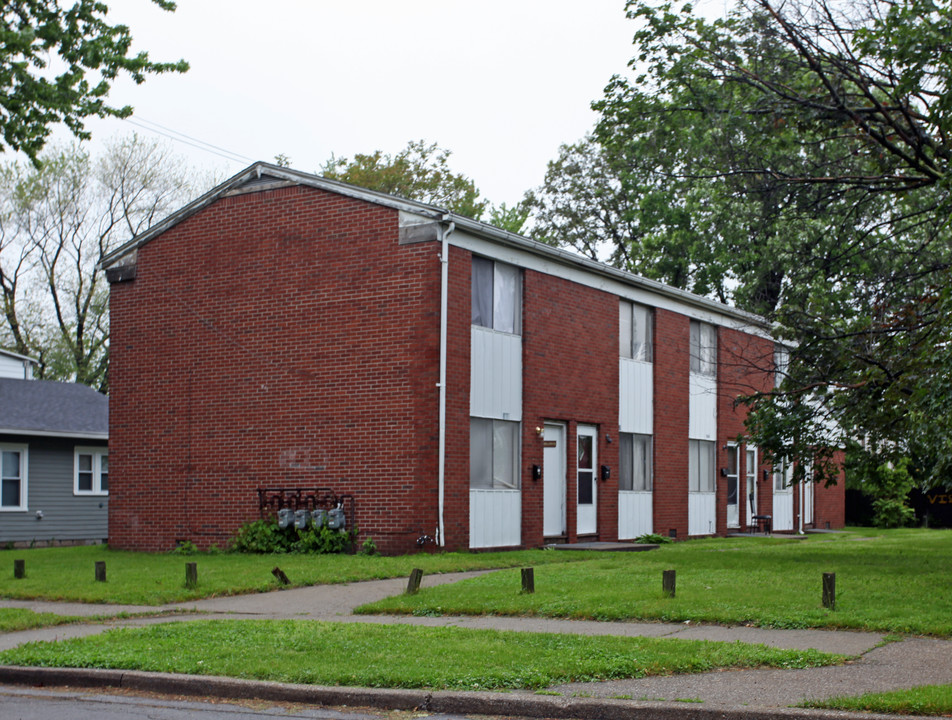 1900 Airline Ave in Toledo, OH - Building Photo