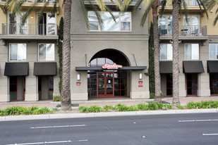 Stadium Lofts in Anaheim, CA - Foto de edificio - Building Photo