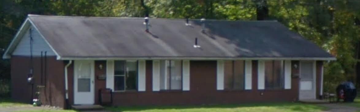 525 Hinderer Ave SW in Massillon, OH - Building Photo