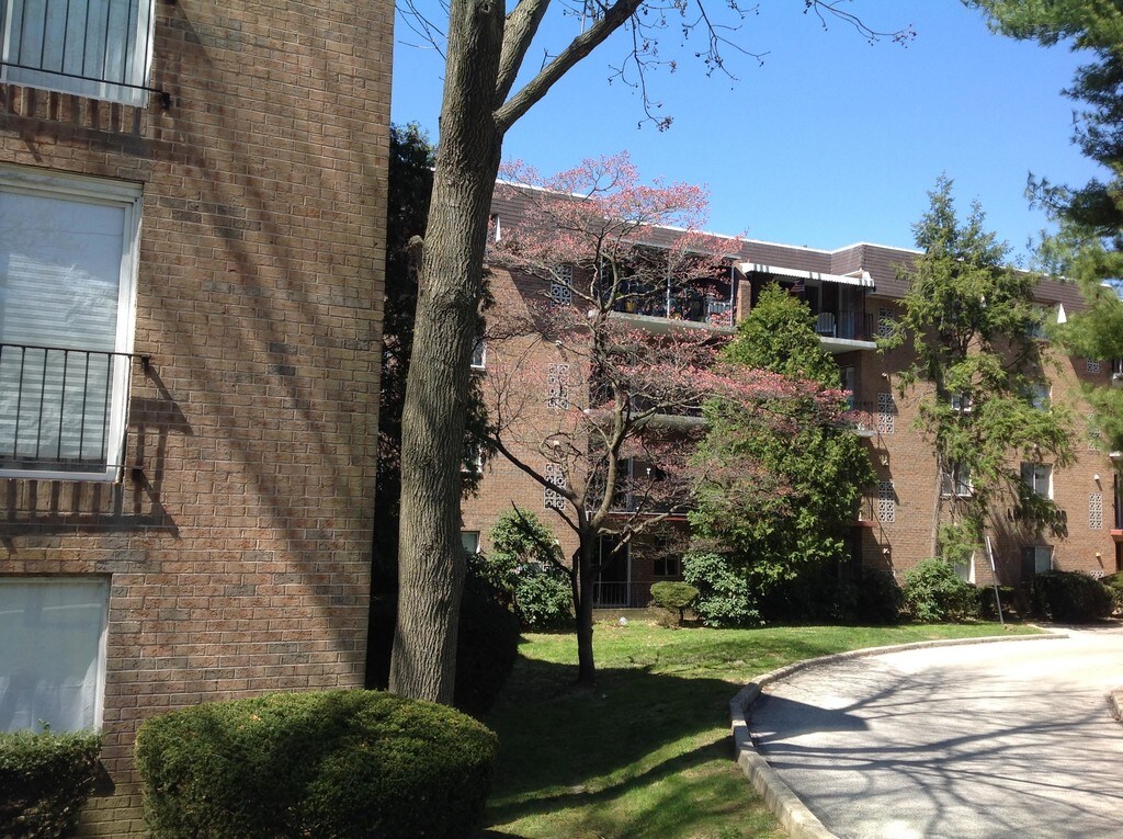 Lindenwood Apartments in Drexel Hill, PA