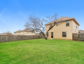 10614 Hunters Pond in San Antonio, TX - Building Photo - Building Photo