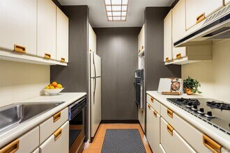 15 W 53rd St in New York, NY - Building Photo - Building Photo