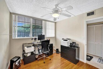 1900 Sabal Palm Dr in Davie, FL - Building Photo - Building Photo