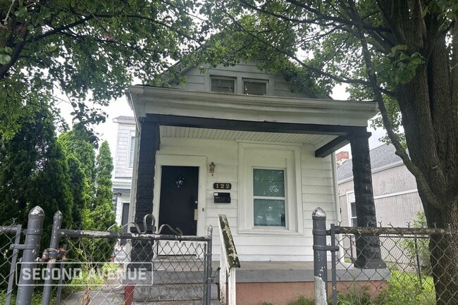 property at 122 S Longworth Ave
