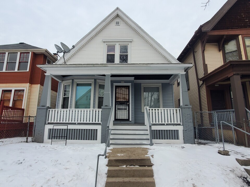 2954 N 21st St in Milwaukee, WI - Building Photo