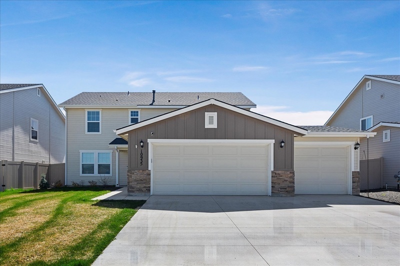 10935 Parachute Ct in Caldwell, ID - Foto de edificio