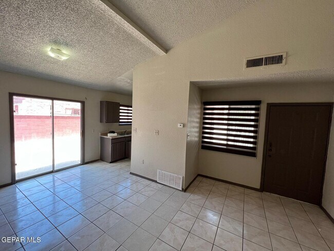11043 Splendor Ct in El Paso, TX - Building Photo - Building Photo