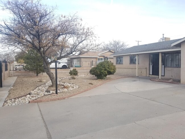 3944 Camino Del Valle SW