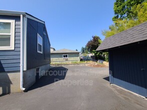 1330 N Lafayette Ave in Bremerton, WA - Building Photo - Building Photo