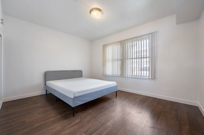 5871.5 W 88th St in Los Angeles, CA - Building Photo - Building Photo